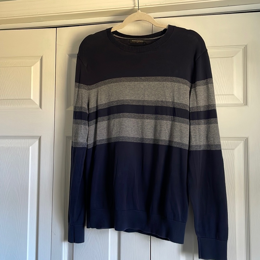 Banana Republic Sweater Mens size M Navy and Gray.